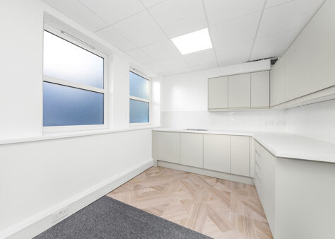 Office Space 2-3 Conduit Street - Image 4