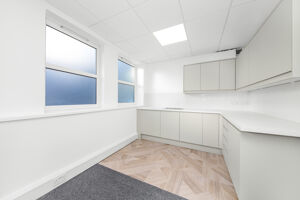 Office Space 2-3 Conduit Street - Image 4