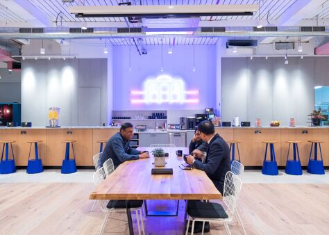 Office Space Aviation House - Image 4