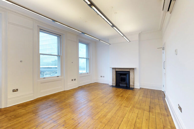 Office Space Bank Chambers - Image 3