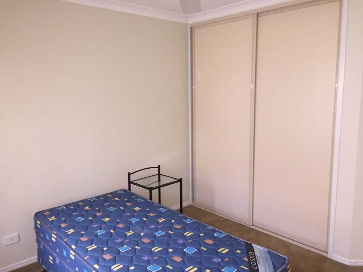 house to rent in 2/18 Rise, WEST GLADSTONE, QLD 4680 2557433