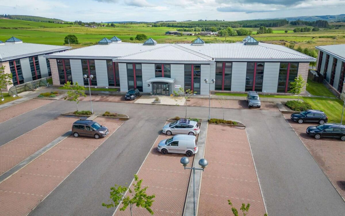 Fully refurbished CAT A, "Plug and Play" office suites from 5,672 sq to  23,290 sq ft