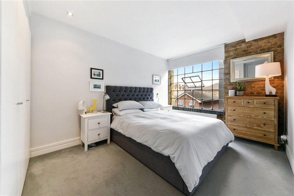 flat for sale in Chandlery House, 40 Gowers Walk, Aldgate, London, E1