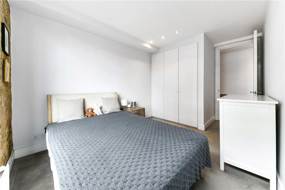 flat for sale in Chandlery House, 40 Gowers Walk, Aldgate, London, E1