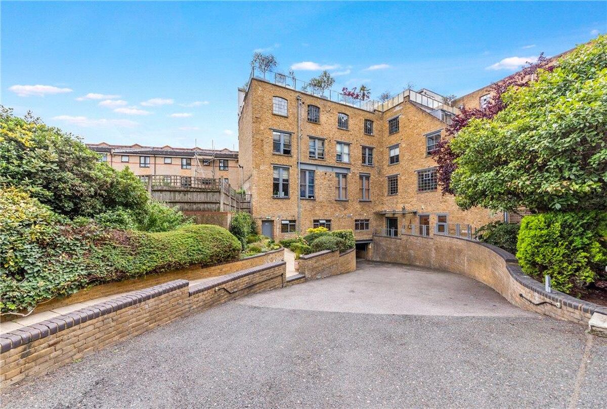 flat for sale in Chandlery House, 40 Gowers Walk, Aldgate, London, E1