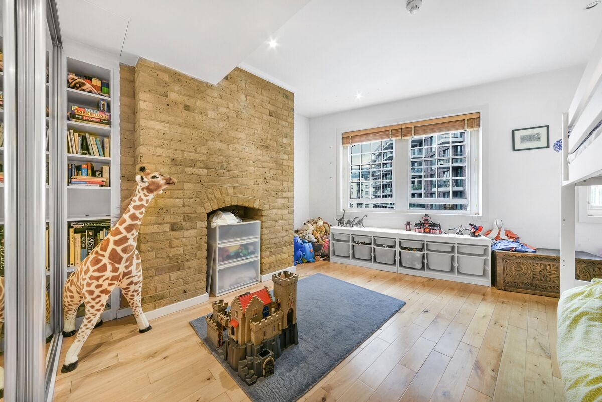 flat for sale in Chandlery House, 40 Gowers Walk, Aldgate, London, E1