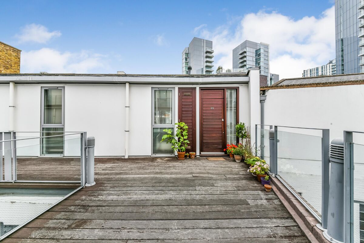 flat for sale in Chandlery House, 40 Gowers Walk, Aldgate, London, E1