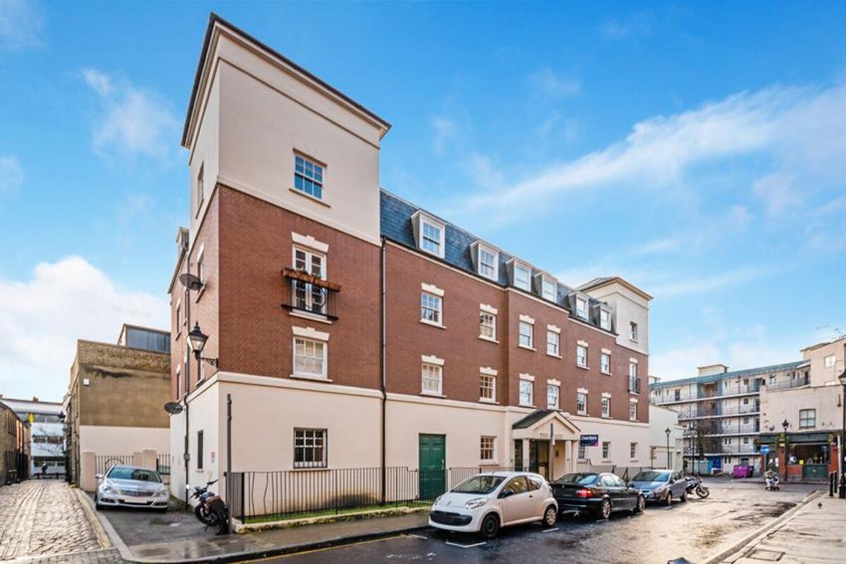 flat to rent in Academy Court, Kirkwall Place, London, E2