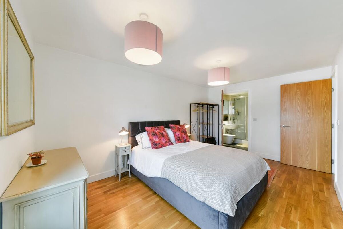 flat to rent in Queensbridge Road, London, E2 ALQ012078851 Knight Frank