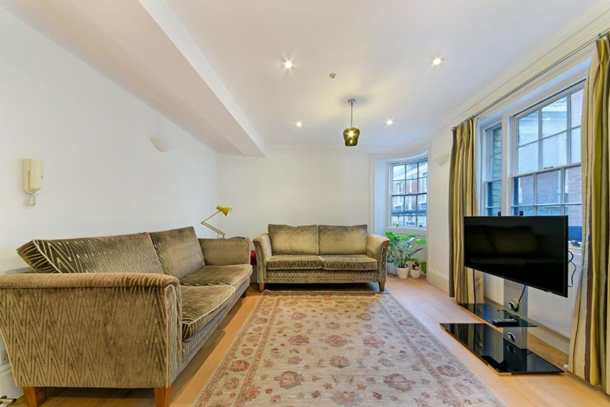 flat to rent in Bulls Head Passage, London, EC3, EC3V ALQ012227696