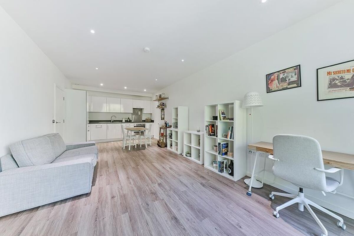 flat to rent in Catalina House, Canter Way, London, E1 ALQ012339174