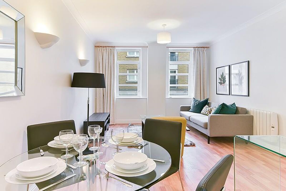 flat to rent in Albany Court, Plumbers Row, Aldgate, London, E1