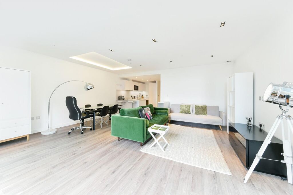 Image of Satin House, Piazza Walk, London, E1