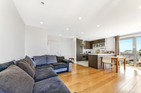Picture of 2 bedroom flat for rent.