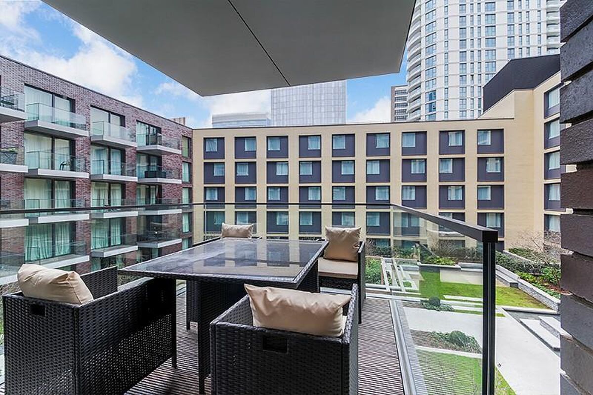 flat to rent in Satin House, Goodman's Fields, Aldgate, London E1