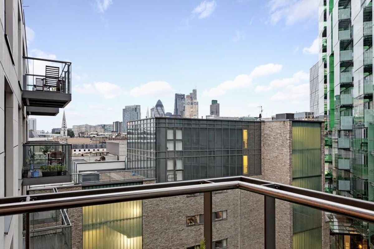 flat to rent in Courtyard Apartments, Avantgarde Place, London, E1