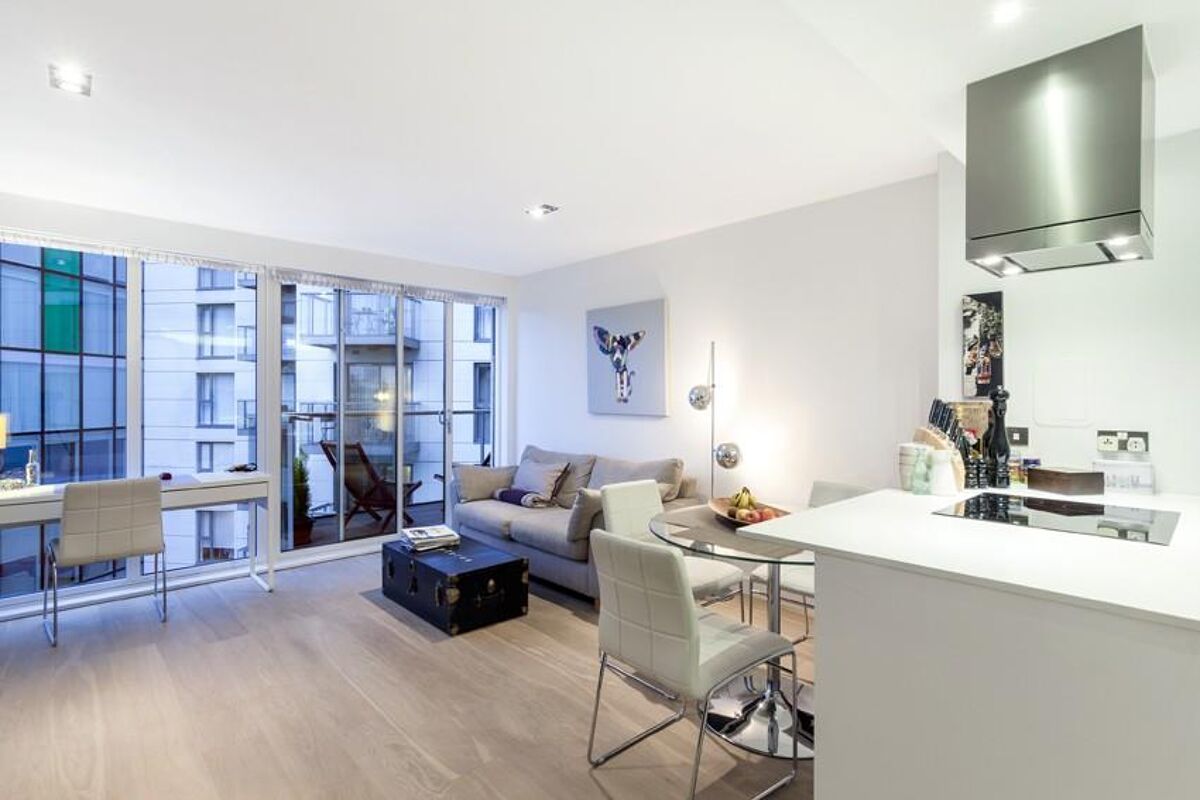 flat to rent in Courtyard Apartments, Avantgarde Place, London, E1