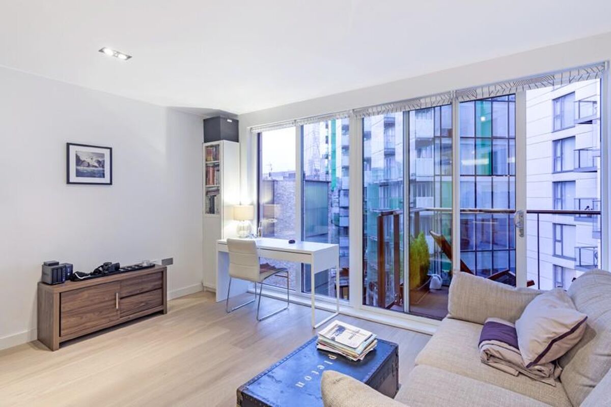 flat to rent in Courtyard Apartments, Avantgarde Place, London, E1