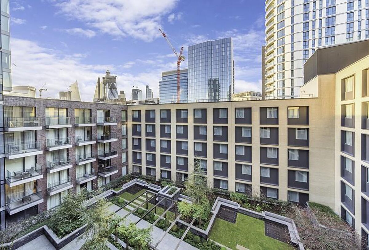 flat to rent in Satin House, Goodman's Fields, Aldgate, London E1