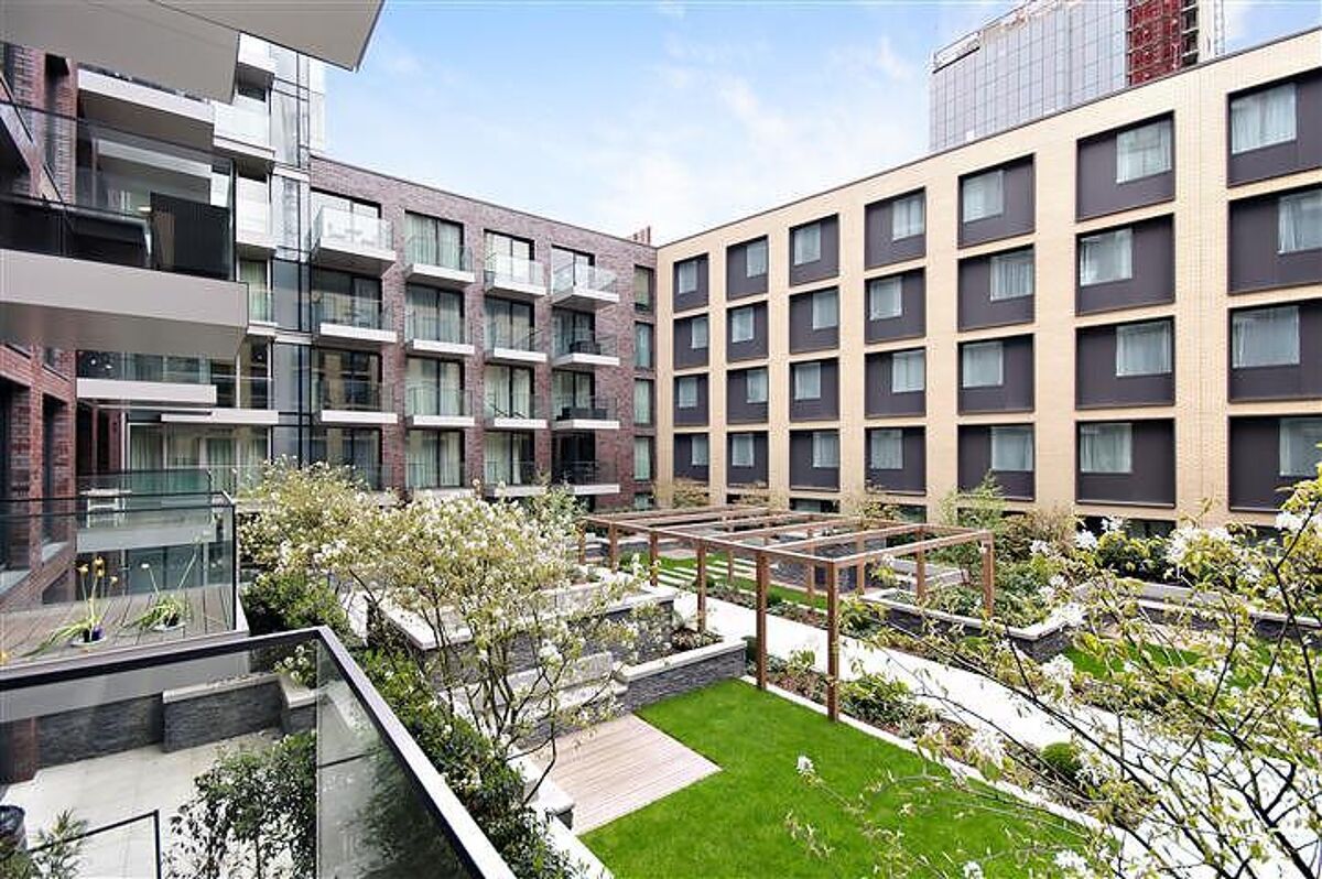 flat to rent in Satin House, Goodman's Fields, Aldgate, London E1