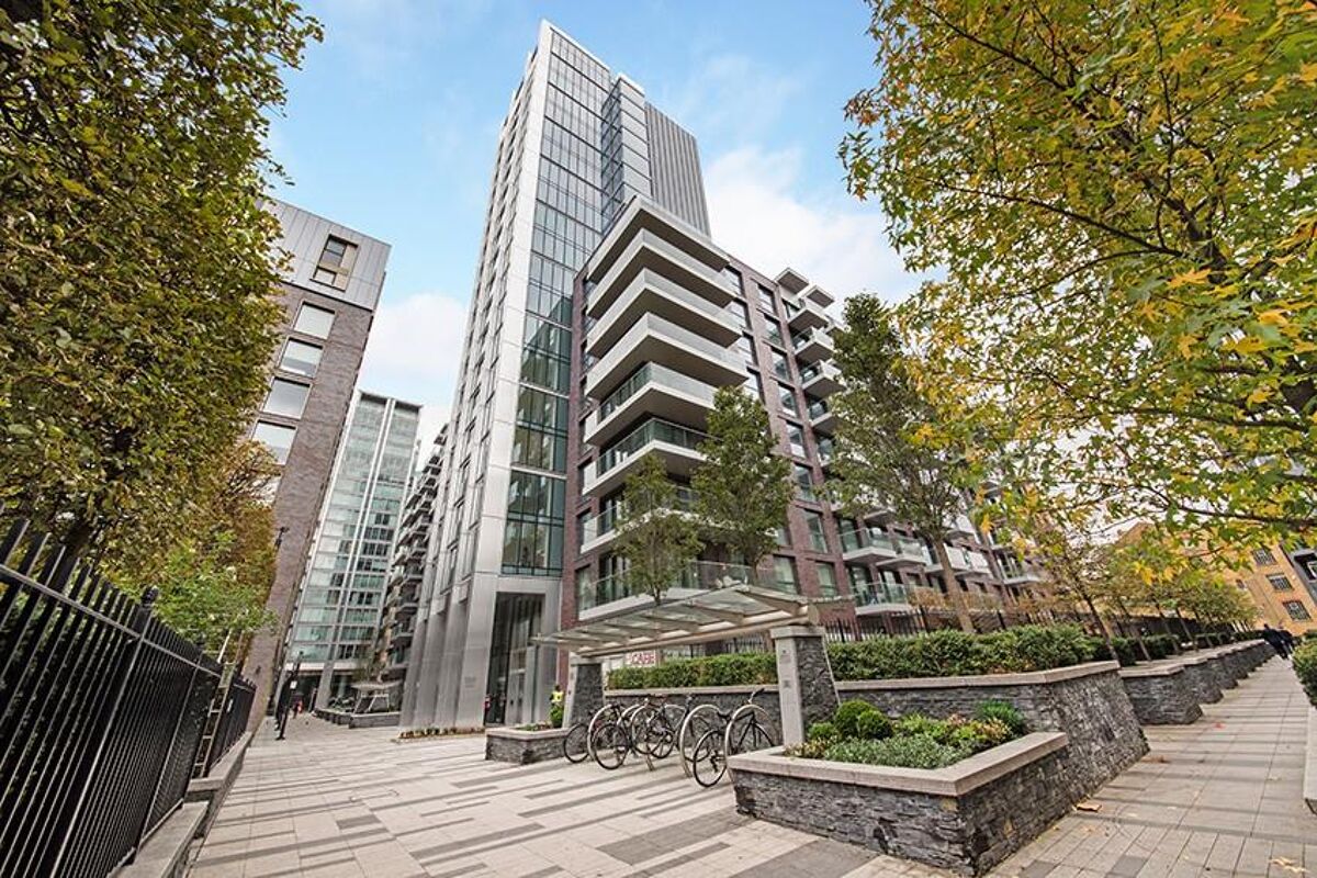 flat to rent in Perilla House, Goodman's Fields, Aldgate, London E1