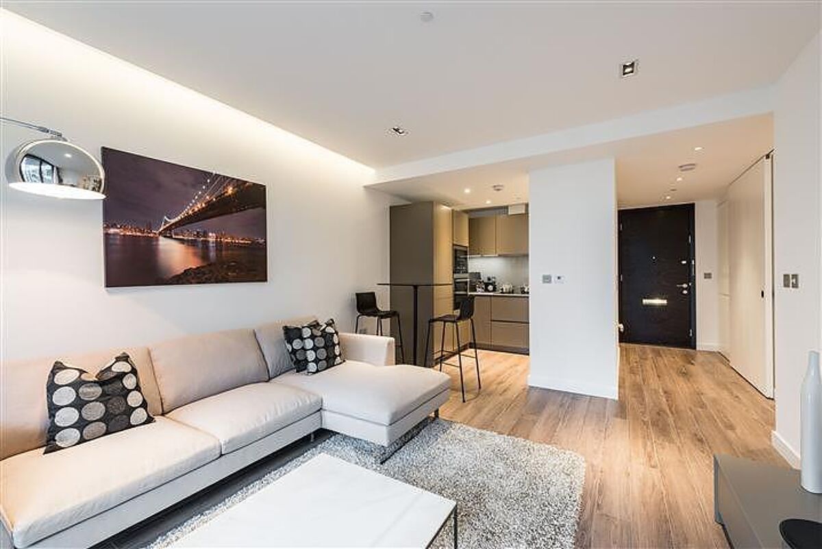 flat to rent in Cashmere House, Goodman's Fields, Aldgate, London E1