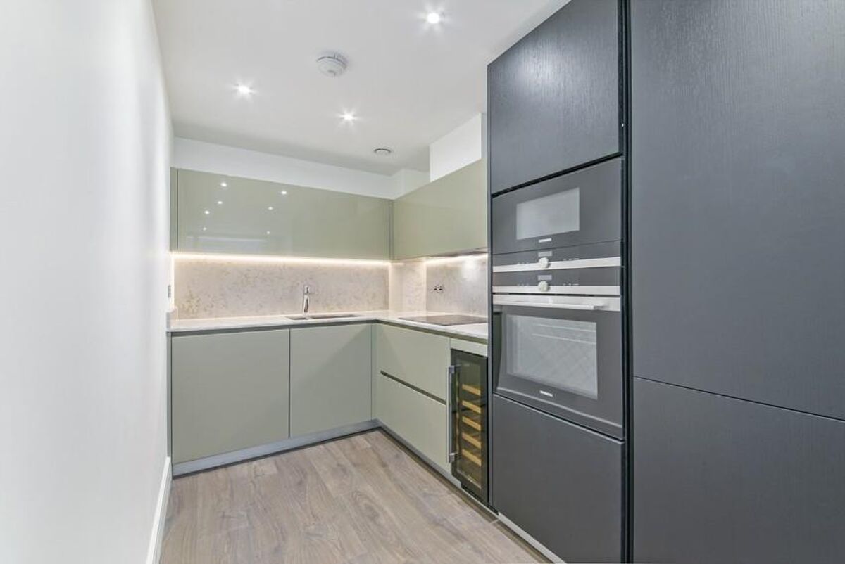flat to rent in Neroli House, Goodman's Fields, Aldgate, London E1