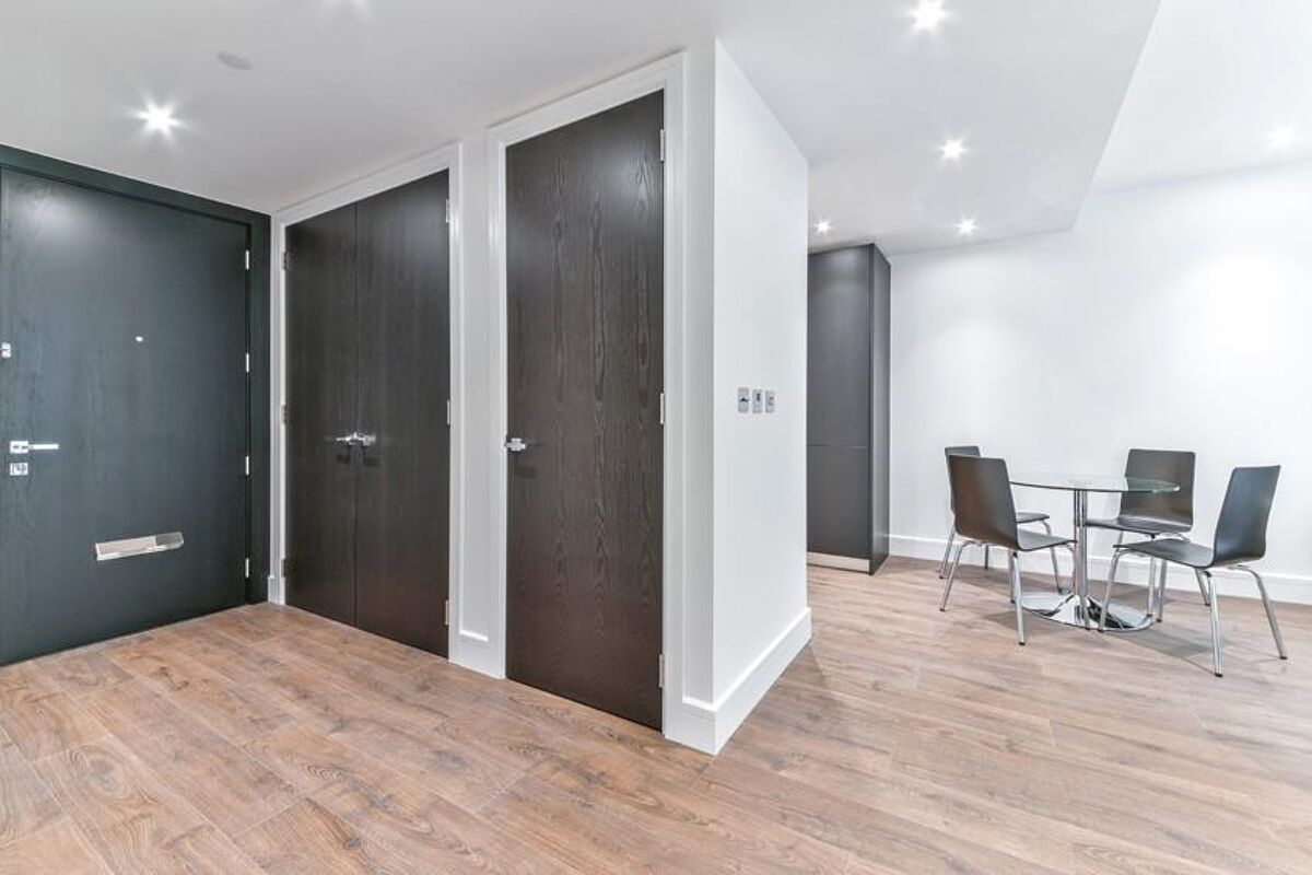 flat to rent in Neroli House, Goodman's Fields, Aldgate, London E1