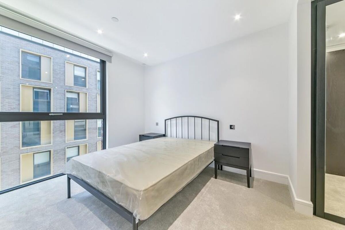 flat to rent in Neroli House, Goodman's Fields, Aldgate, London E1