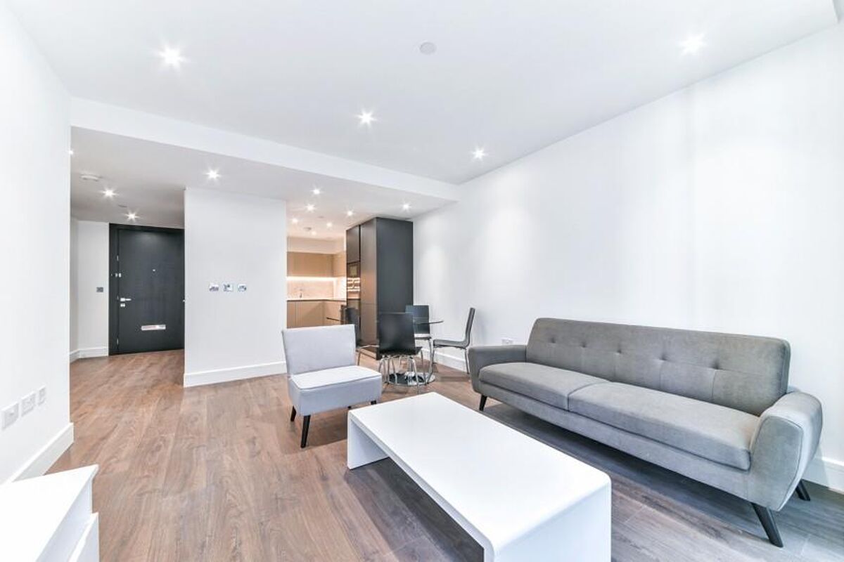 flat to rent in Neroli House, Goodman's Fields, Aldgate, London E1