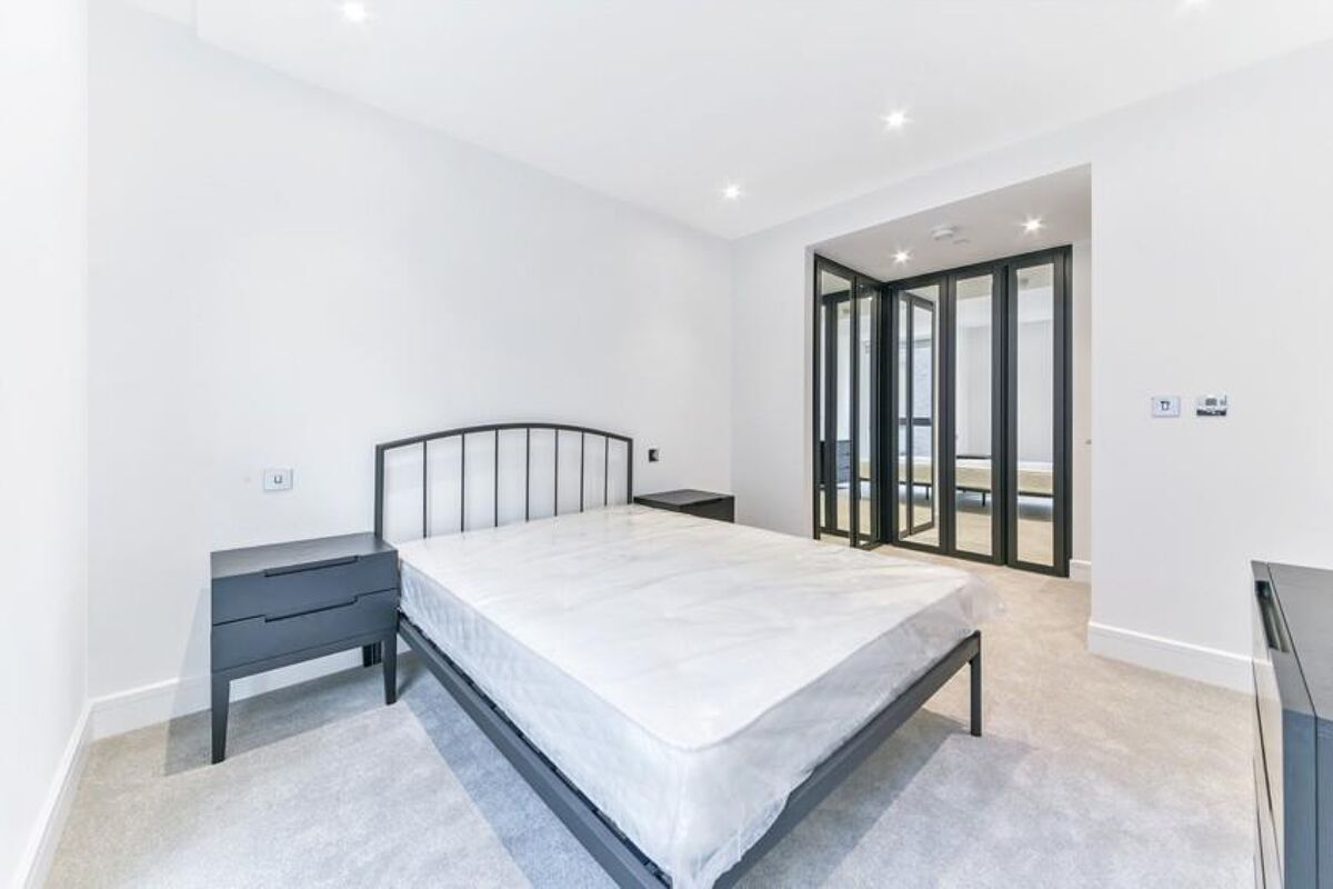 flat to rent in Neroli House, Goodman's Fields, Aldgate, London E1