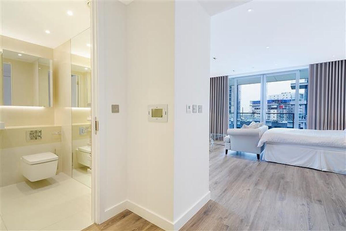 Flat to rent in Cashmere House, Leman Street, Aldgate, London, E1