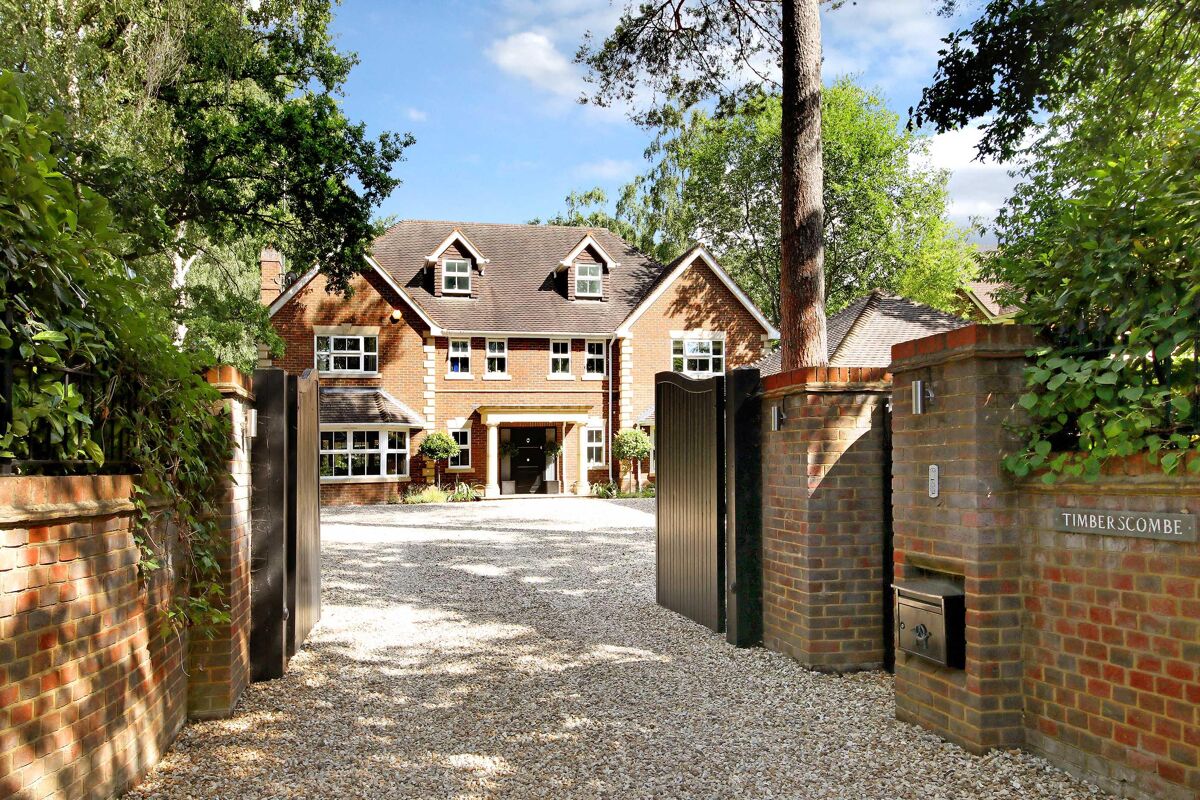 house for sale in Hollybush Ride, Finchampstead, Wokingham, Berkshire