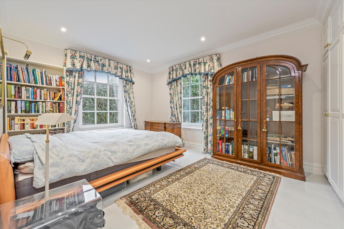 flat for sale in Muirfield, Whinshill Court, Cross Road, Sunningdale