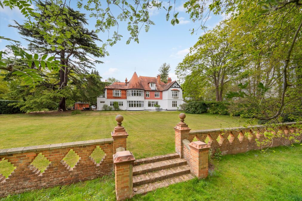 Image of Lyne Crossing Road, Chertsey, Surrey, KT16
