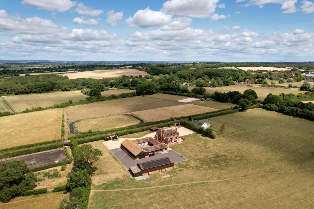 Image of Bottle Lane, Warfield, Bracknell, Berkshire, RG42