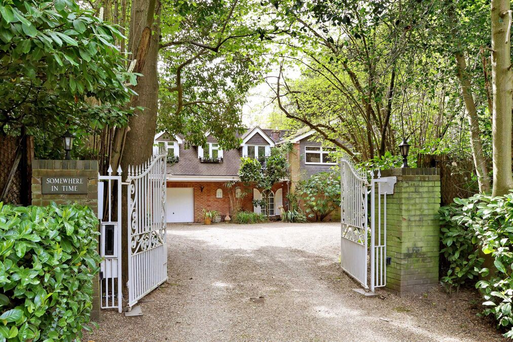Image of Kennel Avenue, Ascot, Berkshire, SL5