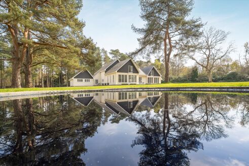 Picture of 5 bedroom house for sale.