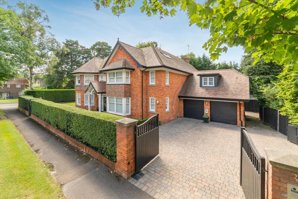 Image of The Avenue, Crowthorne, Berkshire, RG45