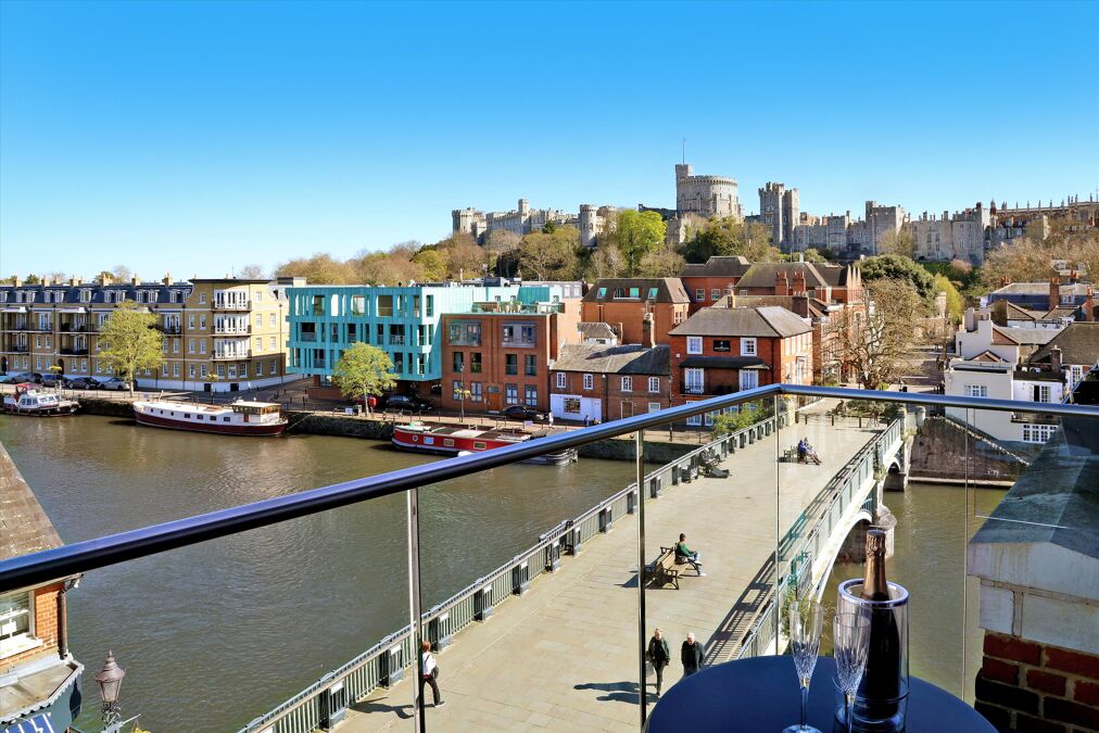Image of High Street, Eton, Windsor, Berkshire, SL4
