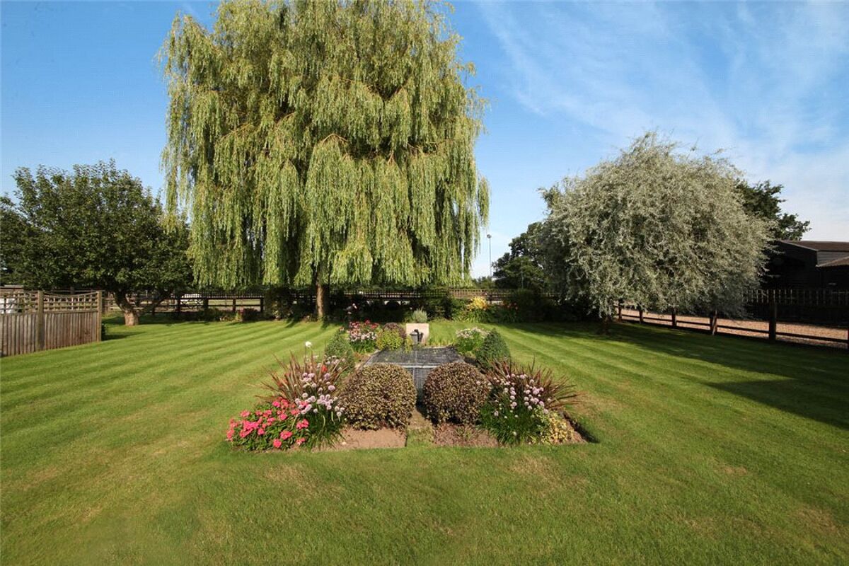 house for sale in Gibbins Lane, Warfield, Berkshire, RG42 ASC160121