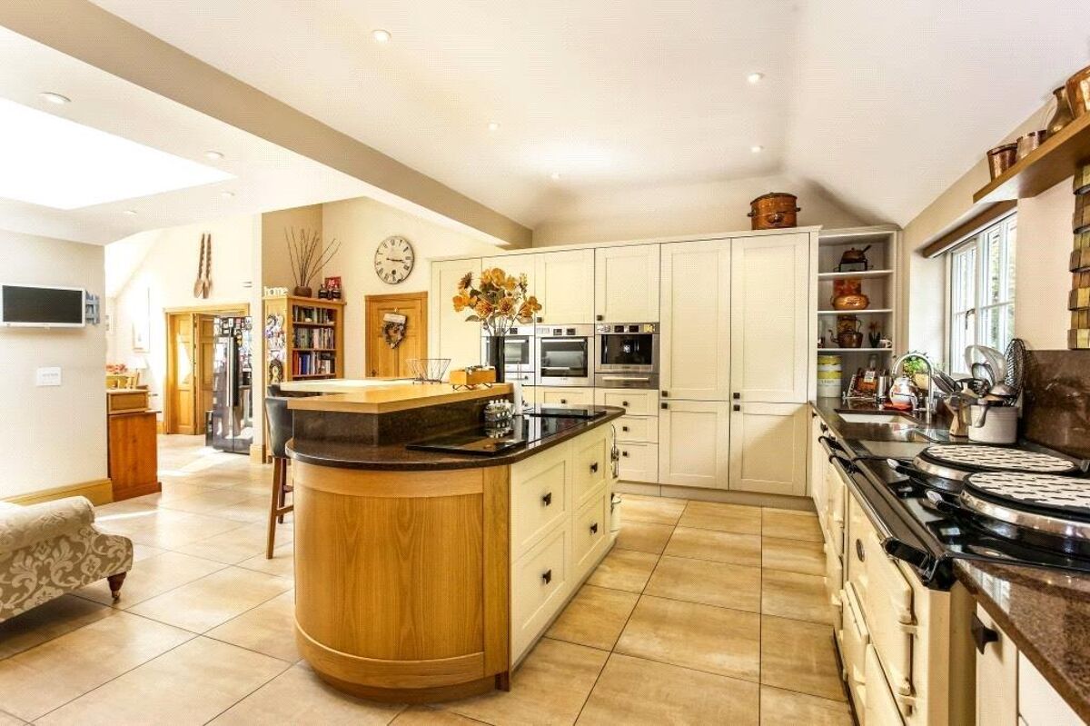 อสังหาริมทรัพย์สำหรับจำหน่าย Prince Consort Drive, Ascot, Berkshire, SL5 Knight Frank