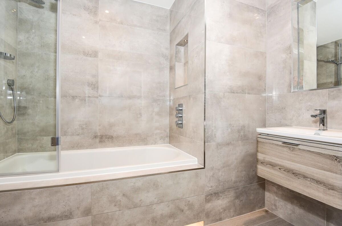 flat to rent in Hannover House, 1 Station Parade, Virginia Water