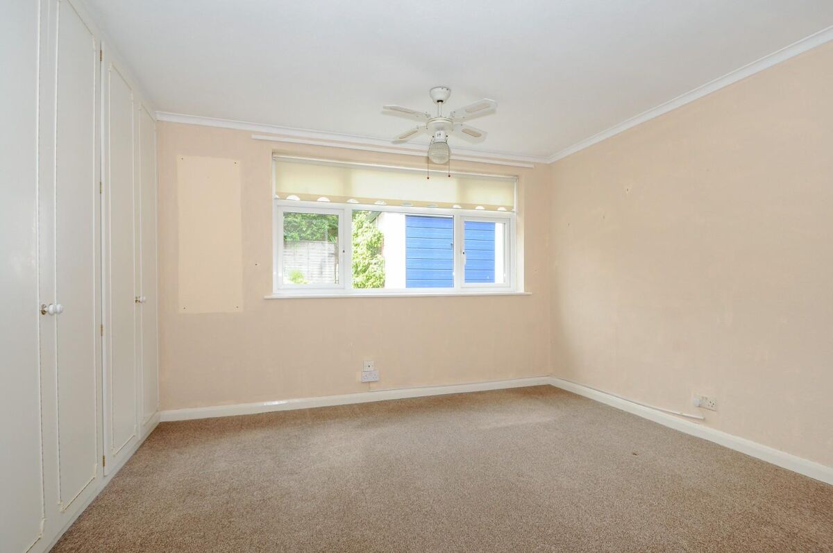 bungalow to rent in Chertsey Road, Windlesham, Surrey, GU20