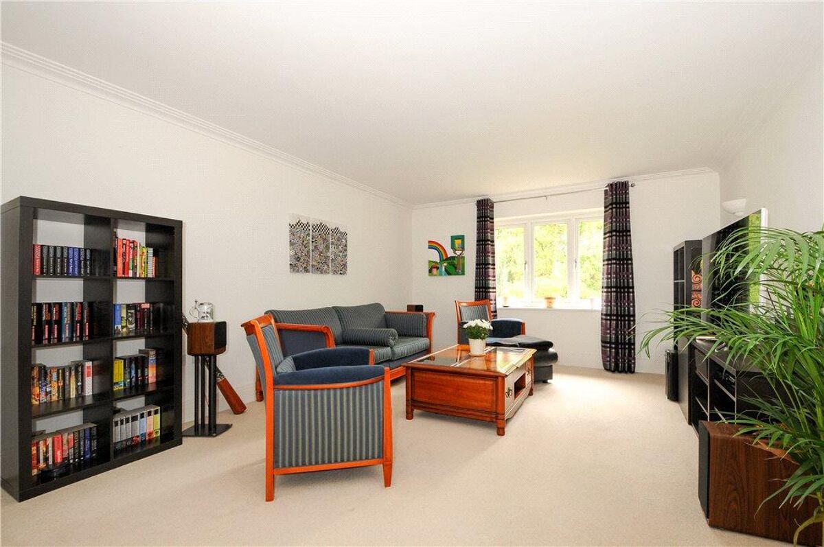 flat to rent in Red Gables, St. Lane, Ascot, Berkshire, SL5