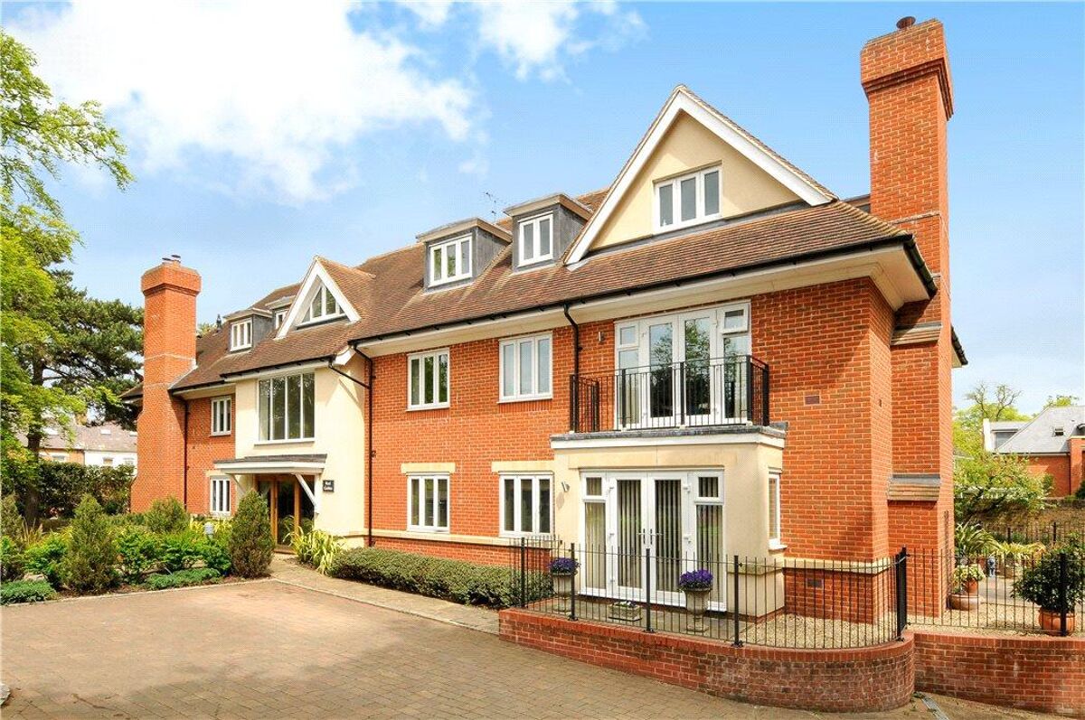 flat to rent in Red Gables, St. Lane, Ascot, Berkshire, SL5