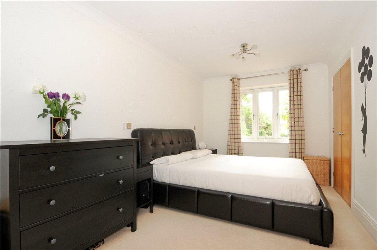 flat to rent in Red Gables, St. Lane, Ascot, Berkshire, SL5