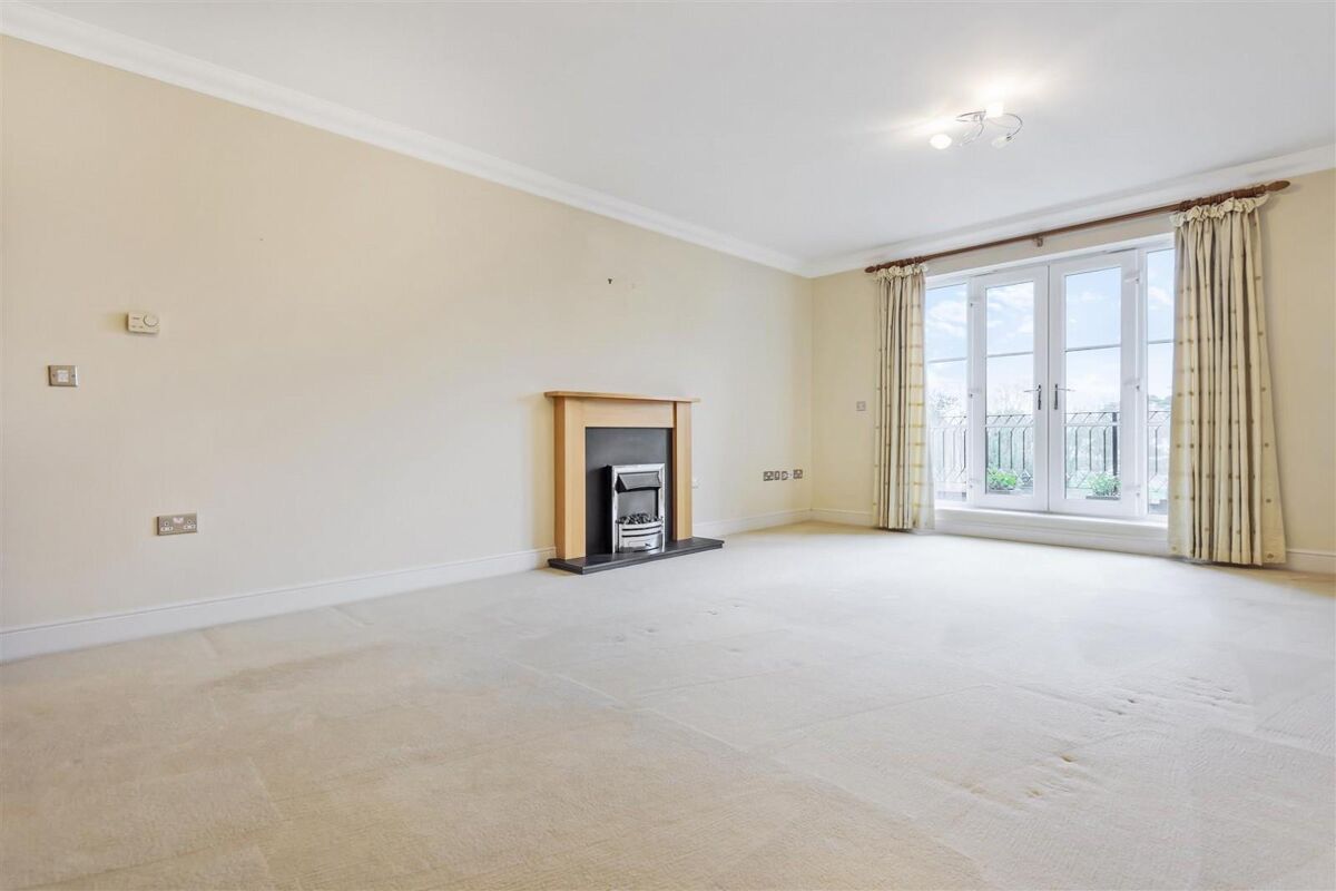 flat to rent in Grand Regency Heights, Burleigh Road, Ascot, SL5