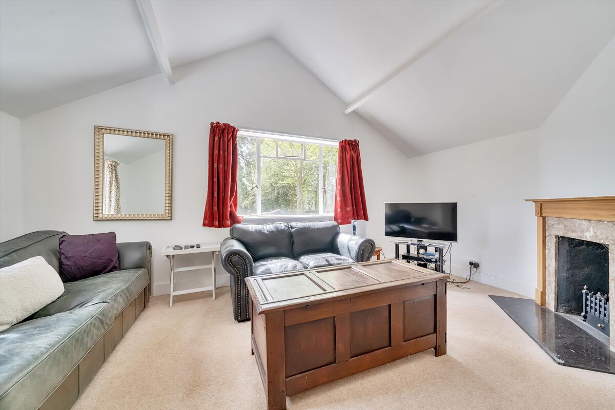 flat to rent in Bagshot Road, Ascot, Berkshire, SL5 ASQ012356894