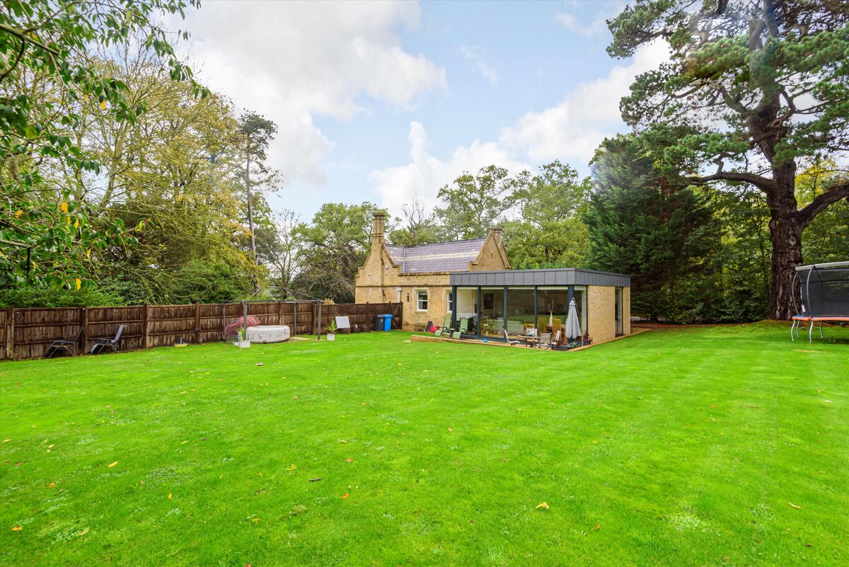 house to rent in Drift Road, Winkfield, Windsor, Berkshire, SL4